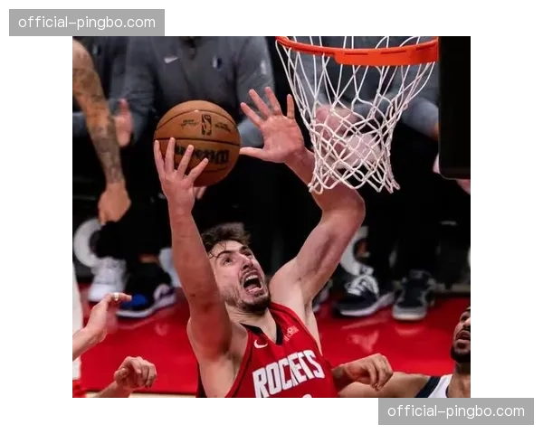 火箭前场篮板拼抢积极 二次进攻创造额外回合权